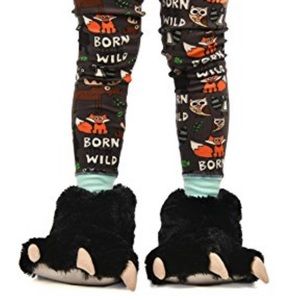 LAZY ONE bear paw slipper. Kids M (13-3). NWT.